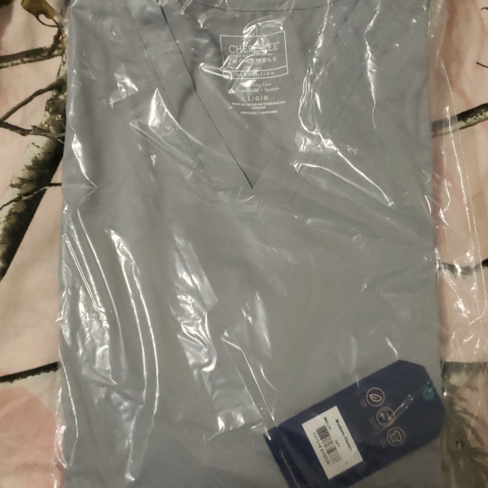 Gray cherokee scrub top